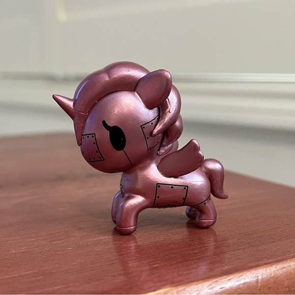 Tokidoki Neon Star CHASER Figure Rosie Metallico Unicorn Unicorno Pink Rare - Picture 1 of 6